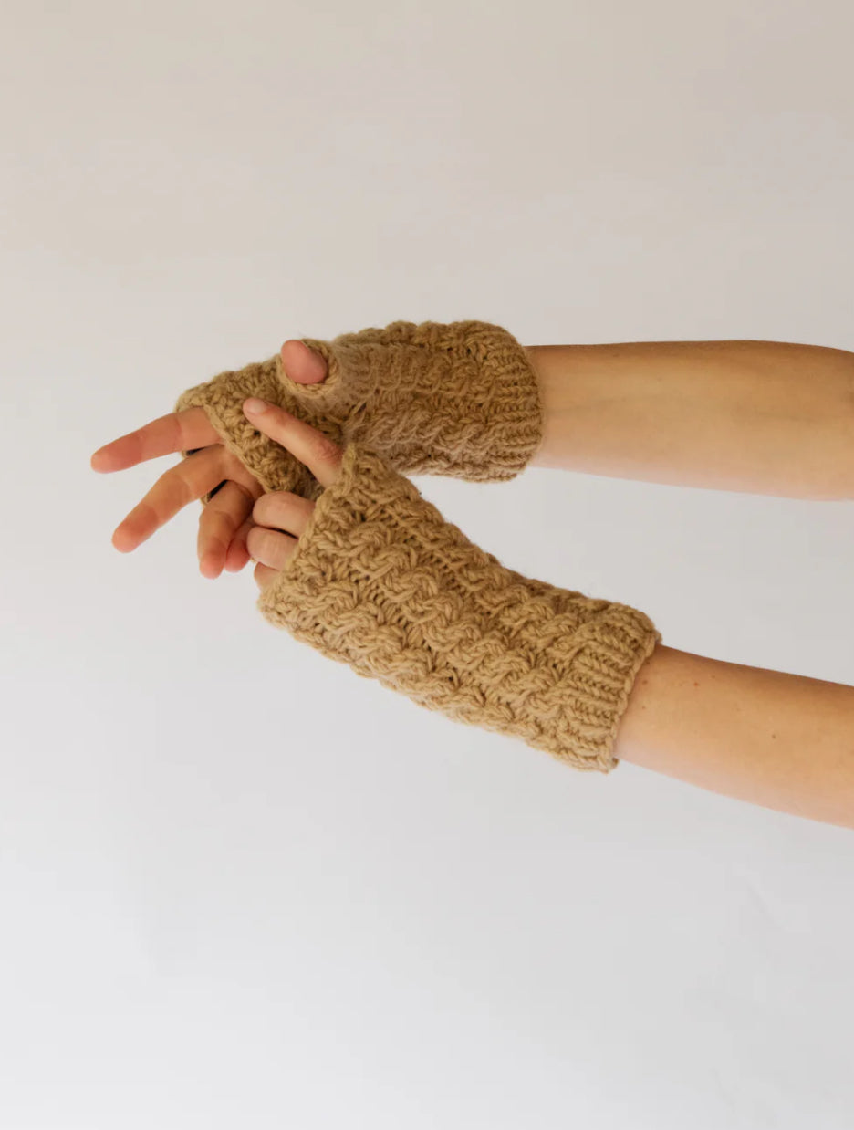 Cable Fingerless Gloves / Caramel