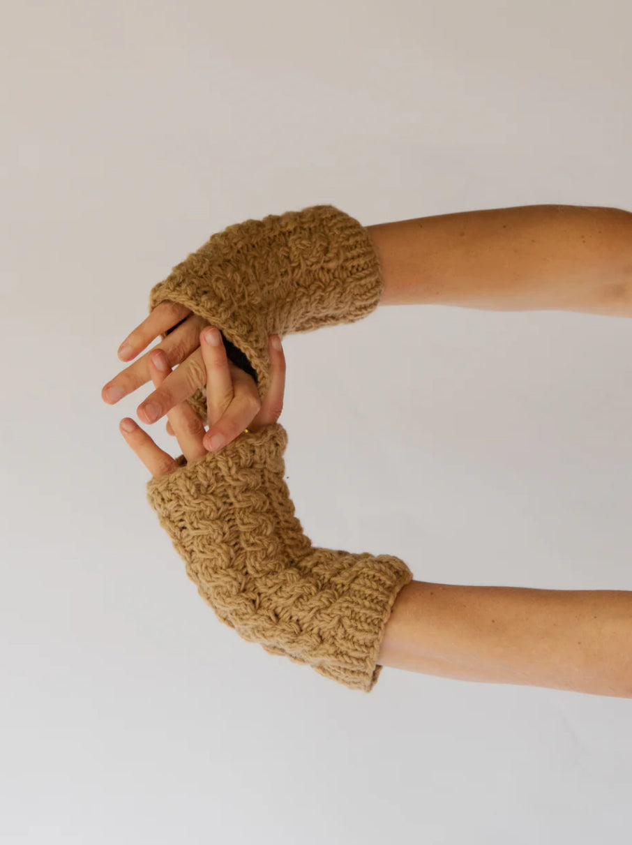 Cable Fingerless Gloves / Caramel