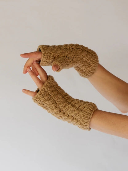 Cable Fingerless Gloves / Caramel